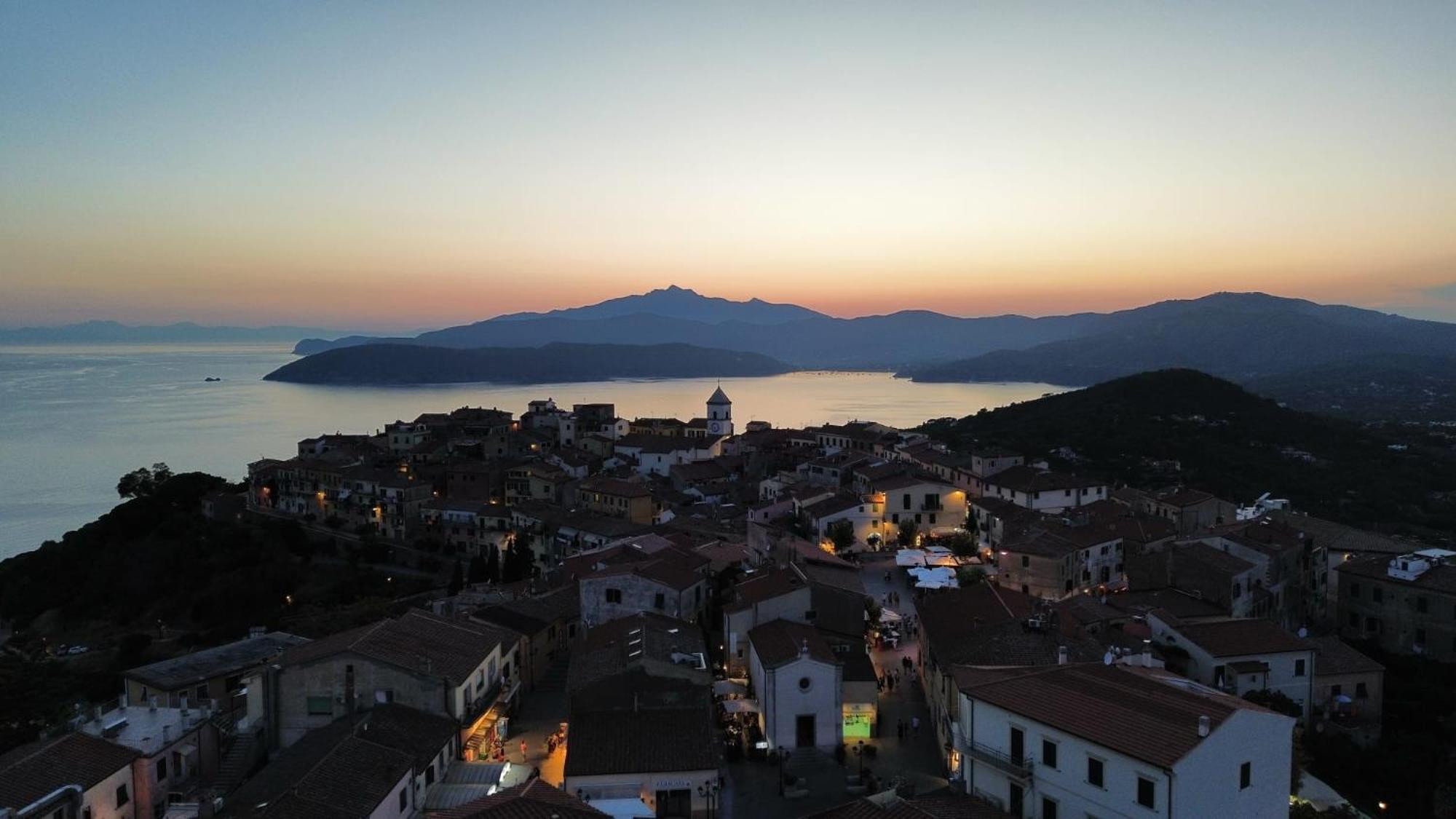Casa Maddi Casa Vacanze Con Vista Mare Vicinissima Al Centro كابوليفيري المظهر الخارجي الصورة
